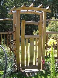 Gartentor Selber Bauen Ein Ganz Ausgefallenes Gartentor Selber Bauen Gartentore Gartentor Bauen Gartenstruktur