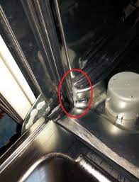 Most homeowners are at a loss when this happens. Ge Dishwasher Leaking From Left And Right Bottom Corners Of Door Doityourself Com Community Forums