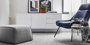Dans le cadre d'un usage professionnel, il est possible de choisir une dalle de moquette pro bénéficiant d'un classement d'usage 33 et d'un classement upec u3p3, un revêtement de sol adapté à un usage intensif. Poser Des Dalles De Moquette Marie Claire