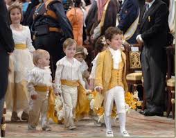 Hace unos años, y sigue siendo habitual, especialmente para looks más informales, los pantalones pitillo triunfaban. Como Vestir A Los Ninos Para Ir De Boda No Soy Una Drama Mama