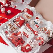 Our selection of individually wrapped candy includes everything if you have an army to feed, this wrapped candy is an awesome choice. Christmas Dog Cookie Box Wufers