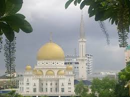 Masjid bandar diraja klang kini menjadi mercu tanda di klang apabila ia siap dibina pada 21 ogos 2009. Masjid Bandar Diraja Klang Mapio Net