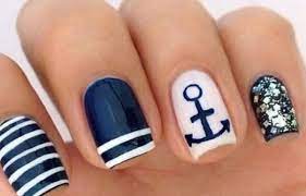 Diseño de uñas marinero en uñas naturales.en los meses de calor el tema marinero o náutico es uno de los más los colores clásicos en el tema náutico son el azul, rojo y blanco pero usando elementos de la. Unas Decoradas Con Estilo De Marinera Y Sencillas Unasdecoradas Club