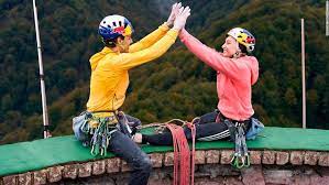 Both mountain climbers hold impressive resumes and met in 2013 as part of the slovenian youth squad (via ispo). 2021 Slowenischer Schornsteinaufstieg Janja Garnbret Und Domen Skofic Erklimmen Die Hochste Kunstliche Mehrseillangenroute Der Welt Gettotext Com