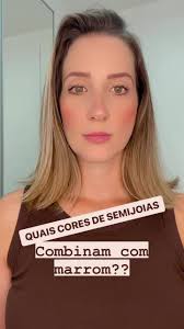 Cores que Combinam com Semijoias em Marrom