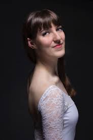 Profiles of Dance Alumni : The University of Akron, Ohio