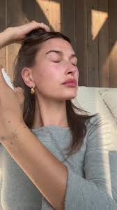 Hailey Bieber'ın En Yeni Güzellik Sırları ve Stil İpuçları