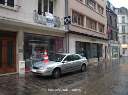 Avons fait, avons rencontré, avons visité. La Voiture Mal Garee Les Policiers Et Les Paquets Cadeaux L Interconnexion N Est Plus Assuree