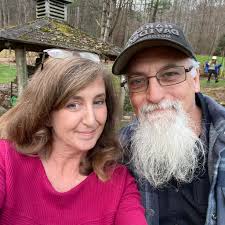 What electric fence setup is effective for bear protection around my  property?