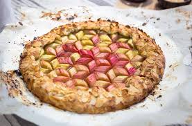 Tarte Rustique A La Rhubarbe Et Aux Amandes Free The Pickle Recette Recette Dessert Pomme Rhubarbe Alimentation