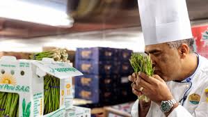 Executive sous chef tobias friedenburg outlines the dining system used in the main dining rooms on royal caribbean's cruise ship anthem of the seas. Porsche Consulting The Perfect Cruise