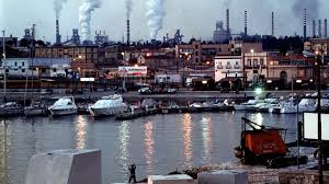 Taranto is an important commercial and military port. Italien Monti Kampft Um Das Stahlwerk Taranto Wirtschaft Faz