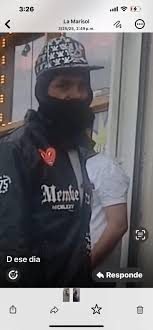 Esta persona me acaba de robar $500 en la seminario y la internacional por  favor cualquier cosa llamar a la policía es muy peligrosa estoy muy  asustada por favor en Oakland