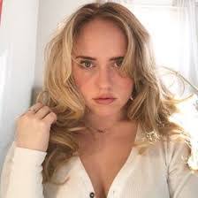 Allison Hallock's Instagram, Twitter & Facebook