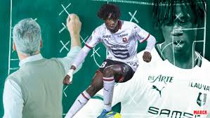 French midfielder eduardo camavinga has been linked with a move to manchester united as his contract in ligue 1 runs into its final year. Eduardo Camavinga A Close Analysis Of The Rennes Midfielder Marca In English