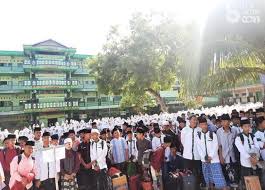 Julukannya sebagai sunan drajat karena telah berhasil menyebarkan islam di desa drajat, kecamatan paciran, kabupaten lamongan. Mudik Ribuan Santri Pesantren Sunan Drajat Sewa 130 Elf Dan 8 Bus Beritajatim Com