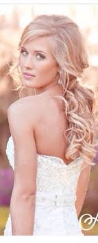 Leanne Lindsay's Instagram, Twitter & Facebook