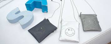 軽い軽量革使用 人気スマイルニコちゃんマークプチポシェット 本革 イタリア レザー大人かわいい レザー 革財布 レディースバッグ