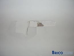 Ces tutoriels expliquent les étapes à suivre pour combler une fissure dans un mur ou boucher sans laisser les étapes. Boucher 2 Trous Au Plafond