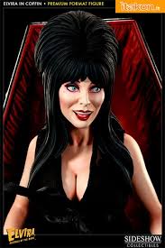 Il sinistro padrone di casa vede in elvira una somiglianza strabiliante con la sua defunta consorte. Sideshow Elvira In Coffin Premium Format Foto Ufficiali E Info Preordine Itakon It