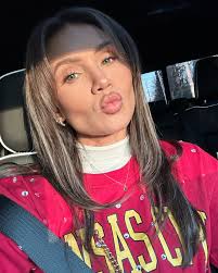 Mikayla Warren's Instagram, Twitter & Facebook