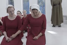 Capturer le cœur et choquer l'esprit de millions de personnes the handmaid's tale est de retour pour une troisième saison. The Handmaid S Tale S03e09 Heroic Netflix Movies Netflix Tales