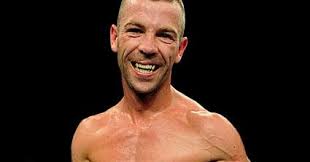 DOCE ONZAS: ENTREVISTA A SERGIO PRADO "SCHUSTER" ASPIRANTE AL TITULO U-E  DEL PESO PLUMA