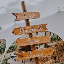 Jag samtycker till att the barn sparar min mejladress för att skicka nyheter, information och erbjudanden till mig. 11 Beste Ideeen Over Elle Wae Trouwfeest The Barn Rotselaar Rotselaar Houten Schuur Vintage Borden