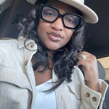 Allie Rivers's Instagram, Twitter & Facebook