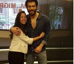 Can yaman was awarded the murex d'or best actor award for his performance as can divit in erkenci kus. Ø´Ø§Ù‡Ø¯ÙˆØ§ Ø¬Ø§Ù† ÙŠÙ…Ø§Ù† ÙŠØµØ¯Ù… Ø¬Ù…Ù‡ÙˆØ±Ù‡ Ø¨ØµÙˆØ±ØªÙ‡ Ù…Ø¹ ÙˆØ§Ù„Ø¯ØªÙ‡ ÙˆÙˆØ§Ù„Ø¯Ù‡ Ø¬Ø±ÙŠØ¯Ø© Ù†ÙˆØ±Øª