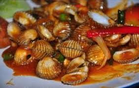 Belah dan kupas kulit kerang. Langkah Mudah Cara Masak Kerang Dara Rebus Bumbu Resep Kerang Makanan Dan Minuman Makanan