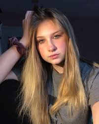 Sydney Weller's Instagram, Twitter & Facebook