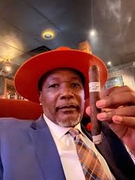 OK GUYS HERE YOU GO !!! I'M GETTING ALOT OF QUESTION ABOUT THIS TRAVEL  CASE. HERES A QUICK VIDEO OF WHAT YOU GET. IF INTERESTED CONTACT ME FOR  MORE INFO