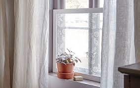 realisez un encadrement avec un tissu a motif dentelle gardinen fur kleine fenster alte fenster dekorieren ikea ideen