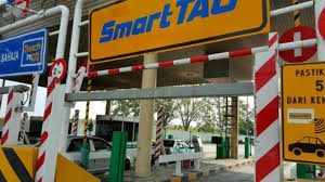 Seorang lelaki bertindak membakar kereta yang digunakan untuk perniagaan selepas tidak berpuas hati dengan rakan kongsinya, isnin lalu. Lelaki Tak Bayar Tol Rm900 Akhirnya Terperangkap