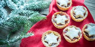 For dessert, pumpkin or apple pie, raisin pudding, christmas pudding, or fruitcake are the staple. Christmas Food Traditions Around The World Traditional Christmas Dinner