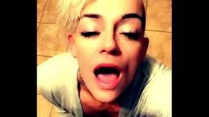 MATURE MILF SHOWS HER TONGUE AND THROAT GAGGING & BEGGING FOR CUM OF LEAK -  XNXX.COM