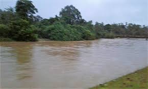 Look through examples of bertakung translation in sentences, listen to pronunciation and learn grammar. Hujan Lebat Air Bertakung Archives Malaysiagazette