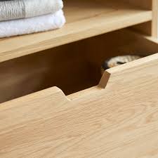 Die handtücher auf yourhome.de sind aus flauschigem walkfrottee und sorgen für ein weiches wohlgefühl. Waschbecken Unterschrank Aus Eiche 60 Cm Badezimmermobel Tikamoon