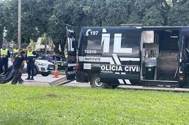 Pai PM morre ao presenciar morte da filha em colisão com carreta na Epia