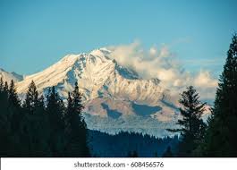 Snow Blowing Off Top Mt Shasta Foto de ...