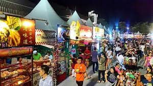 Some have open houses where the host puts on a spread of food and invites. Kuching Food Fair A Bewildering Array Of Food And Drinks To Try