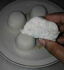 1/2 butir kelapa parut yg agak muda, campur dengan sedikit garam, lalu kukus selama 15 menit, 2 butir telur, 150 gram tepung terigu, 150 gram gula pasir, 1 sdt sp, 1/4 sdt vanili bubuk, 1/2 sdt garam halus, 125 ml minyak goreng, 2 sdt pandan pasta, 1 sdt pandan oil. Food Lifestyle Education Parenting Diy Cararesepi