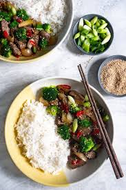 Asia Rindfleisch Mit Zwiebeln Gemuse Und Reis Fertig In Unter 30 Minuten Tellerabgeleckt Rezept Rindfleisch Mit Zwiebeln Teriyaki Sosse Rindfleisch