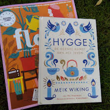 Hygge De Deense Kunst Van Het Leven En Met Name Welzijn Hygge Meikwiking Flowmagazine Book Book Cover Books Art