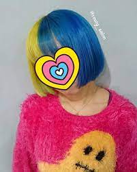 髪も服も鮮やかである クリアなブルーとクリアなイエロー 色覚情報の多さにやられます 自然界なら警戒色 確実に毒を持ってるヤツです もしくはハロウィンで帰りそこねたモンスターかと しかしこのデザインでさえ過程である また来月にはさらなる変化を遂げるよう