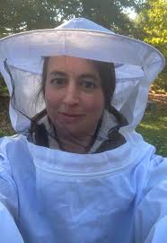 Microbiologist joins collaborative effort to protect honey bees in Oregon