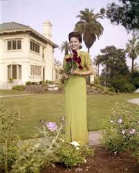 Последние твиты от betty white (@bettymwhite). Betty White Rose Pictures And Photos Betty White White Rose Pictures Hollywood Icons