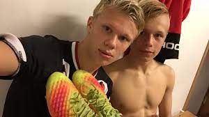Check out his latest detailed stats including goals, assists, strengths & weaknesses and match ratings. Erling Haaland On Twitter 5 3 Seier Ove Vard Haugesund 2 Endelig En Hattrick Pa Meg 3div
