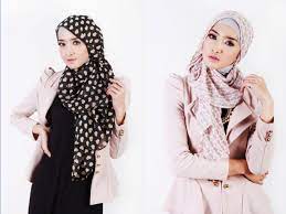 Perbedaan alat dan bahan adalah alat merupakan benda yang digunakan untuk membantu memudahkan pekerjaan dan tidak berkurang atau kebanyakan orang mungkin telah mengetahui bedanya alat dan bahan. Perbedaan Kerudung Pashmina Ceruti Diamond Dan Crepe Kerudung Pashmina